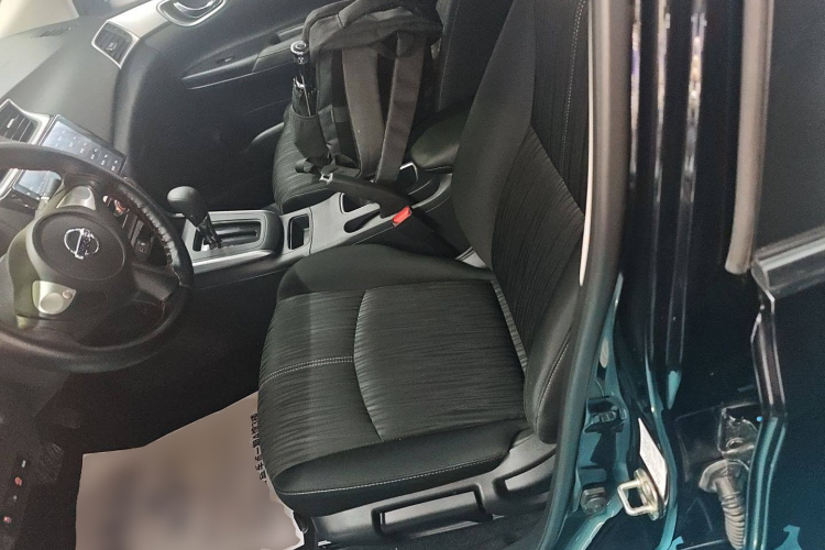 日产 轩逸 2022款 经典 1.6XE CVT舒适版中控内饰19