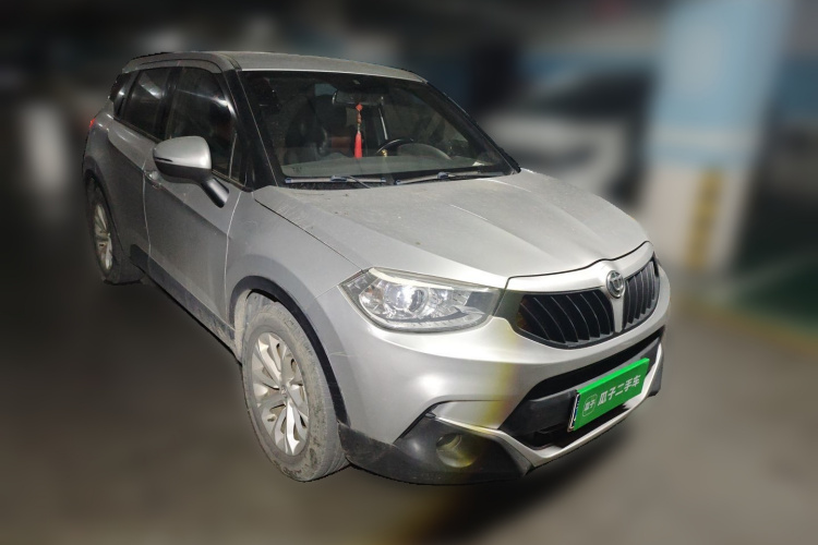 中华V3 2015款 1.5L 手动舒适型车身外观3