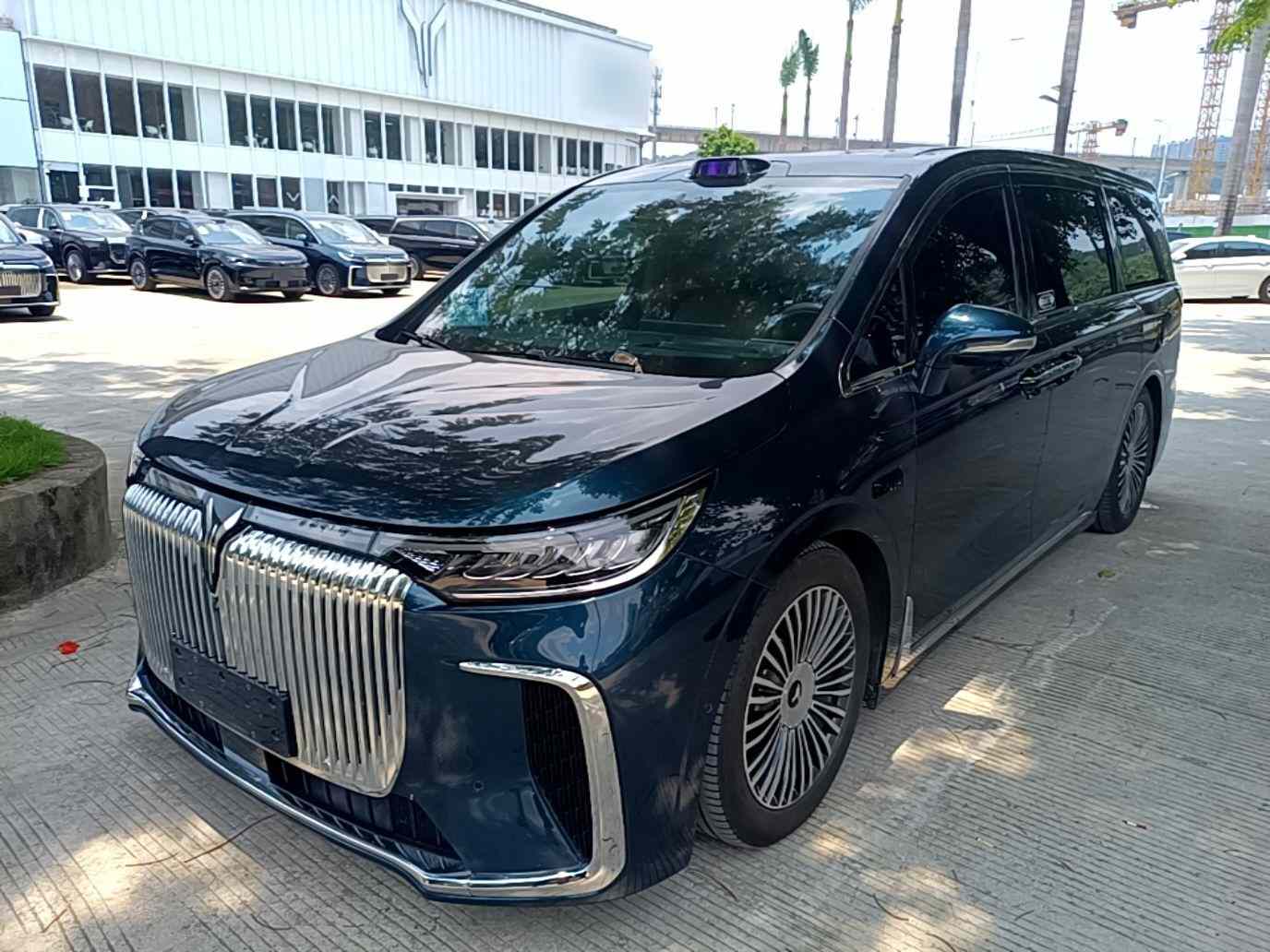 岚图汽车 岚图梦想家 2025款 PHEV 四驱旗舰乾崑版(2)