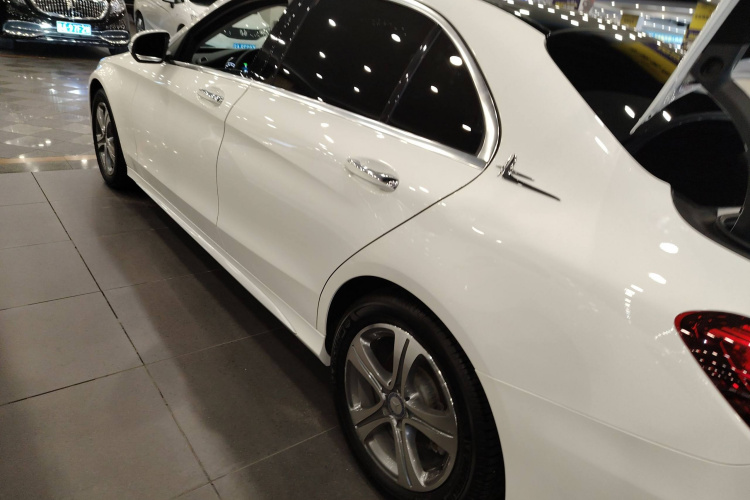 奔驰C级 2019款 改款 C 260 L 运动版车身外观4