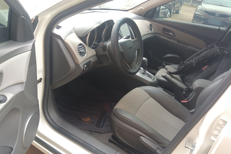 雪佛兰 科鲁兹 2013款 1.8L SE AT中控内饰19