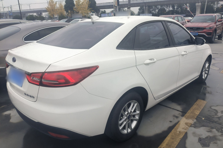 福特 福睿斯 2019款 改款 1.5L 手动质享型 国VI车身外观7