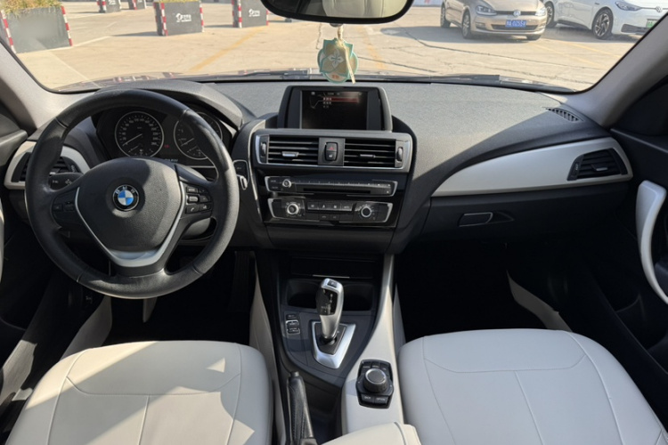 宝马2系(进口) 2015款 218i中控内饰7005