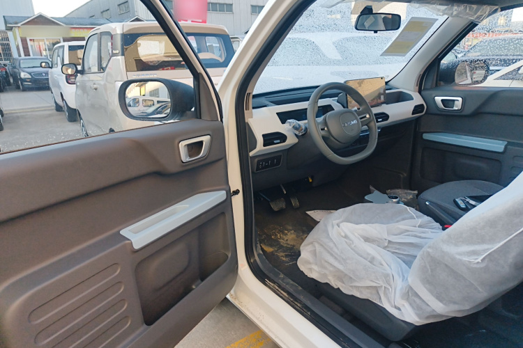 吉利银河 2024款 熊猫mini 200km 耐力熊中控内饰7003