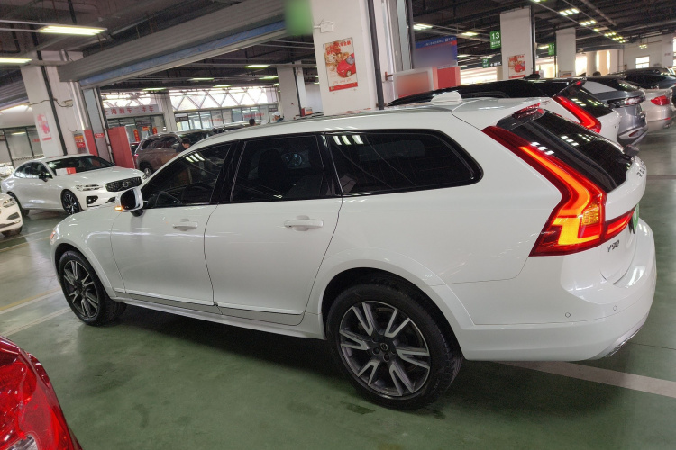 沃尔沃V90 2017款 Cross Country T5 AWD 智尊版车身外观4