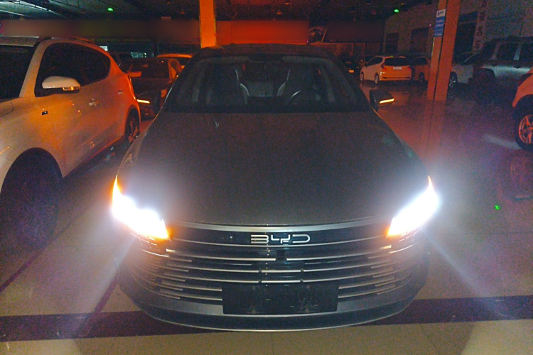 比亚迪 驱逐舰05 2024款 荣耀版 DM-i 55KM 豪华型车身外观2