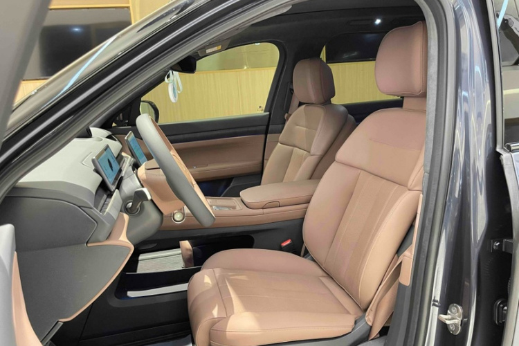 蔚来ES8 2024款 75kWh中控内饰7001