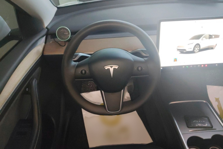 特斯拉 Model Y 2022款 改款 后轮驱动版中控内饰13