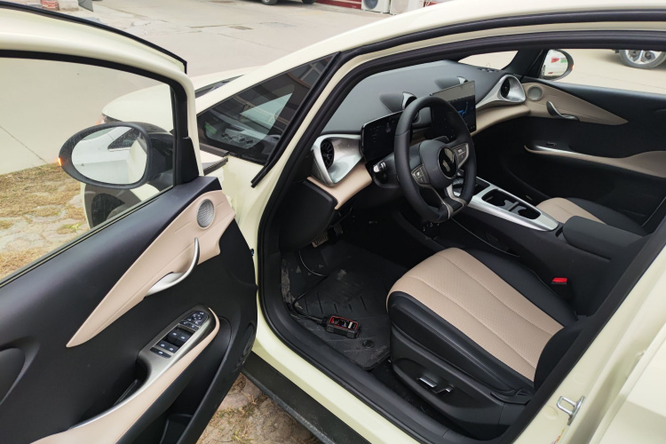 比亚迪 海豚 2025款 智驾版 420km 自由版中控内饰7003