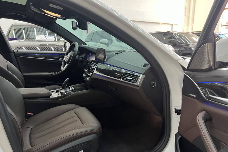 宝马5系 2019款 525Li M运动套装局部细节9004