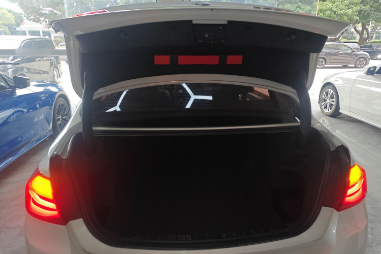 宝马3系 2018款 320Li 时尚型机舱底盘23