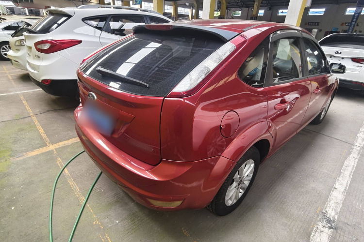 福特 福克斯 2013款 两厢经典 1.8L 自动基本型车身外观6007