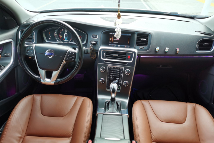 沃尔沃S60 2014款 S60L T5 智越版中控内饰12