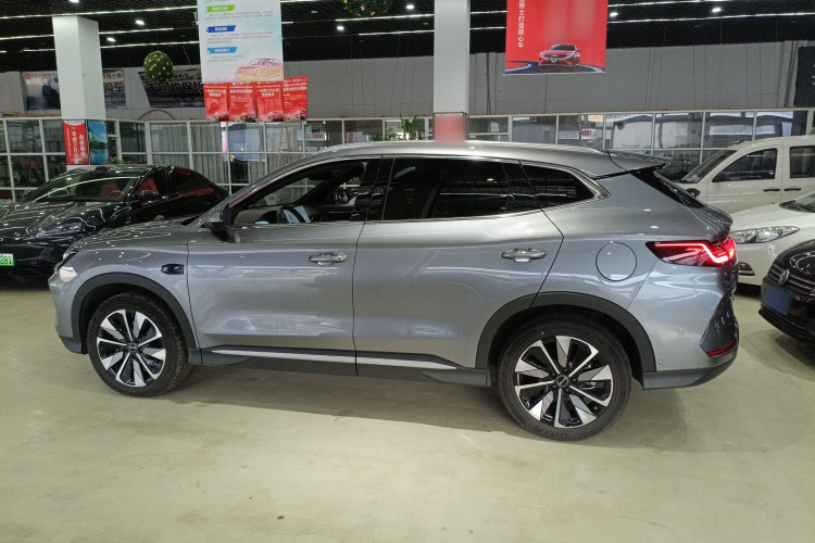 比亚迪 宋PLUS新能源 2025款 DM-i 智驾版 160KM 旗舰型车身外观4