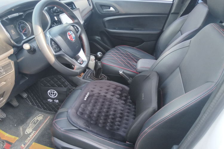 中华V3 2015款 1.5L 手动智能型中控内饰19