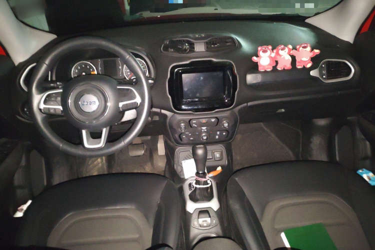 Jeep 自由侠 2019款 220T 自动领先版中控内饰12