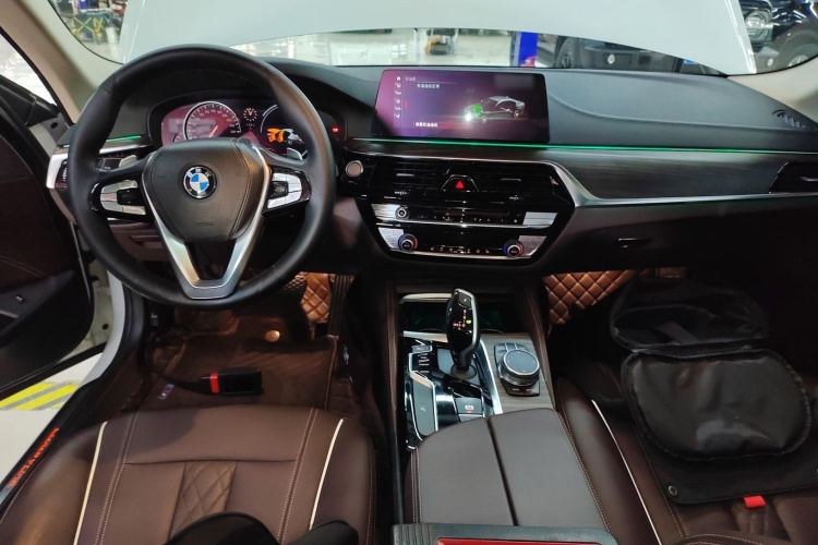 宝马5系 2018款 改款 530Li 领先型 豪华套装中控内饰12