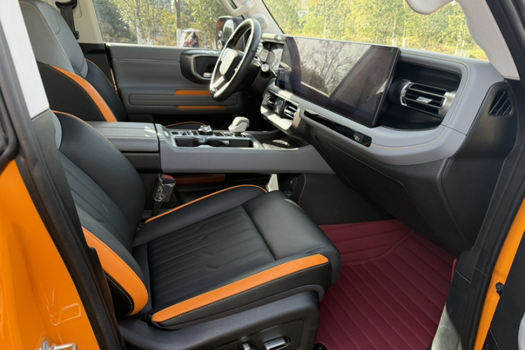 北京越野 北京BJ40 2024款 2.0T 全新城市猎人版 侠客型中控内饰7002