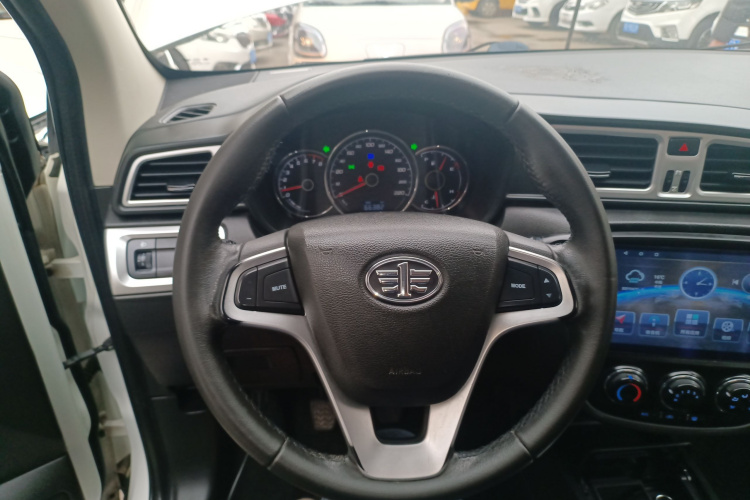 一汽 骏派D60 2016款 1.5L 手动豪华型中控内饰13