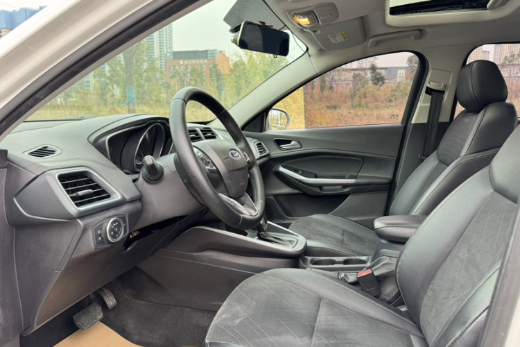 福特 福睿斯 2019款 改款 1.5L 自动悦享型 国VI中控内饰7001