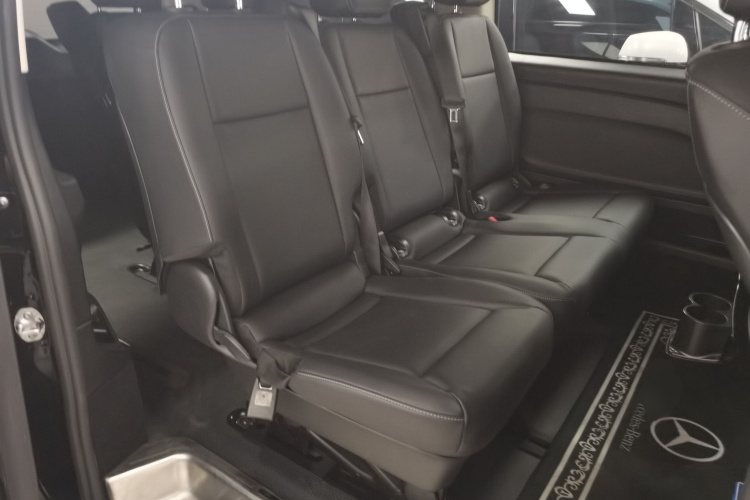 奔驰 威霆 2023款 2.0T 精英版 7座中控内饰21