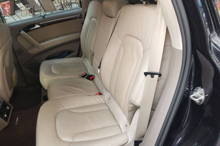 奥迪Q7 2012款 3.0 TDI 领先型中控内饰7001