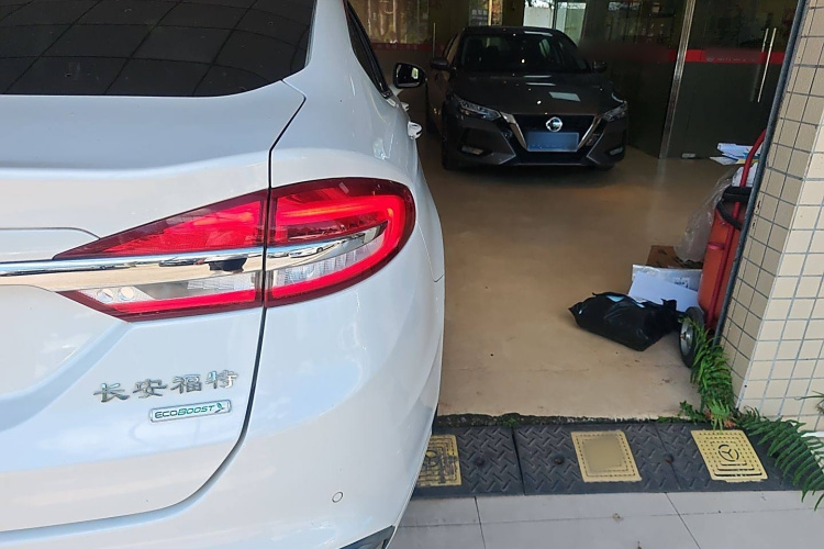 福特 蒙迪欧 2017款 EcoBoost 180 时尚型车身外观6001