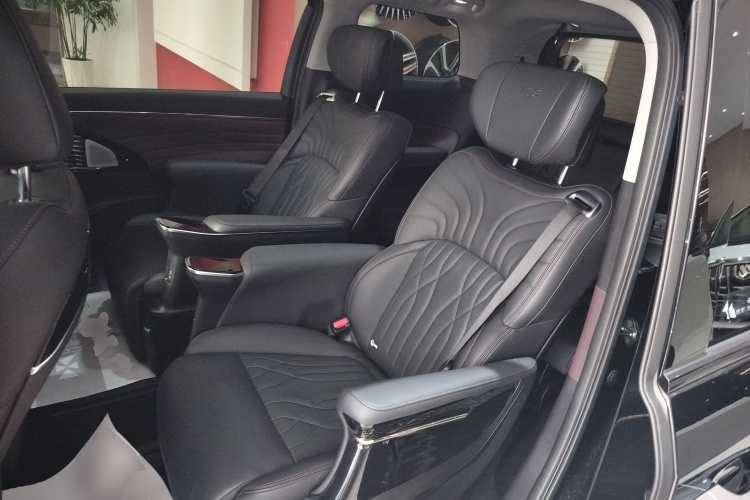 广汽传祺 传祺M8 2024款 大师系列 400T 至尊版中控内饰21