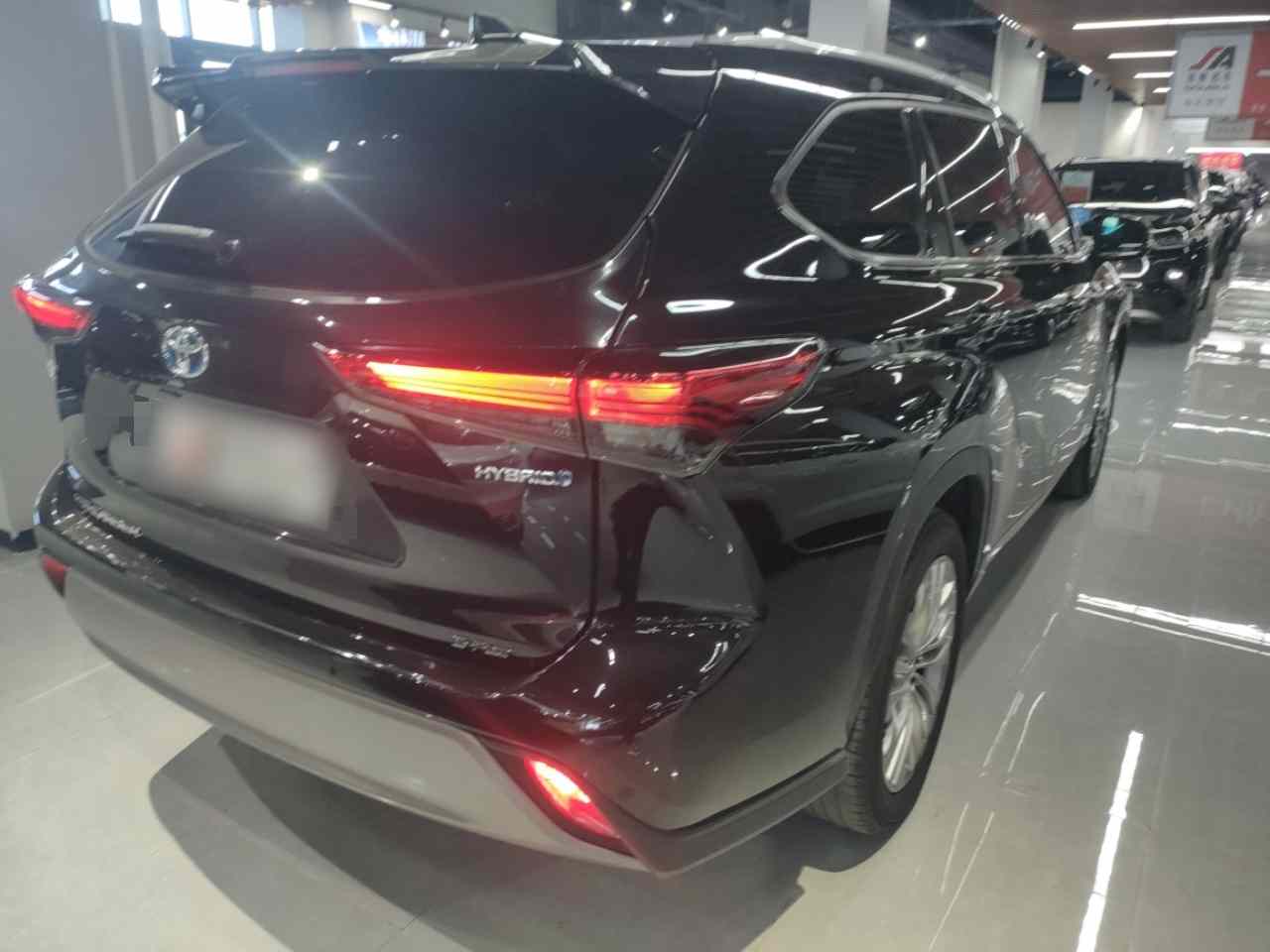 丰田 汉兰达 2023款 2.5L智能电混双擎四驱尊贵版 7座(5)