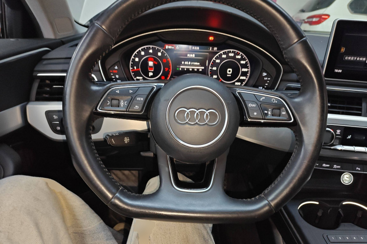 奥迪A4L 2017款 Plus 40 TFSI 运动型局部细节13