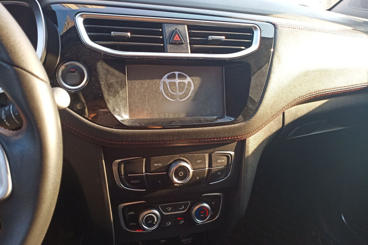 中华V3 2016款 1.5T 自动旗舰型中控内饰12