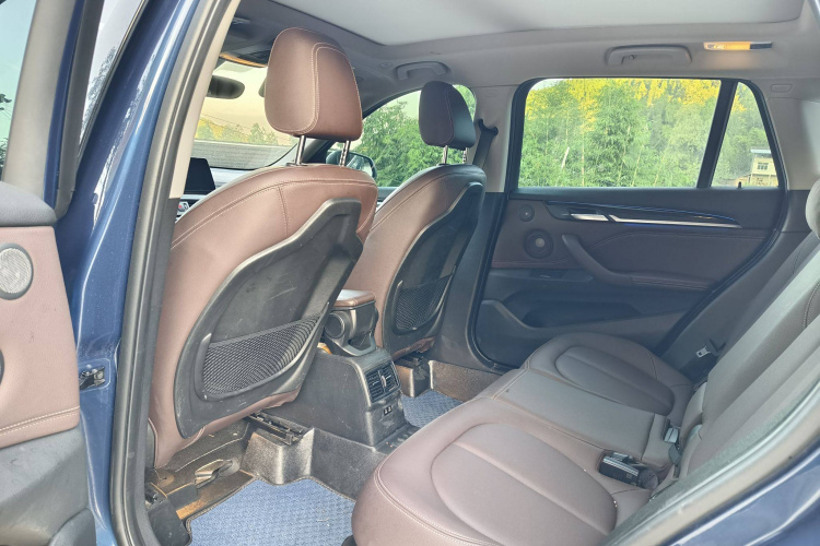 宝马X1 2022款 改款 xDrive25Li 尊享型中控内饰7010