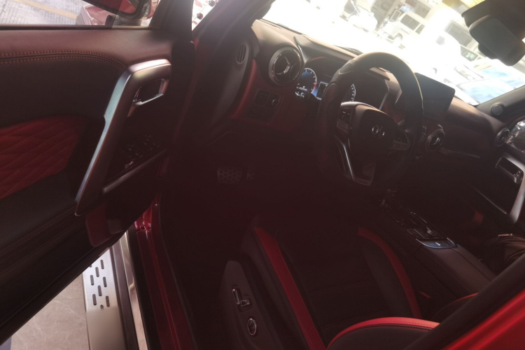 北京BJ40 2018款 PLUS 2.3T 自动四驱旗舰版 国V中控内饰7003