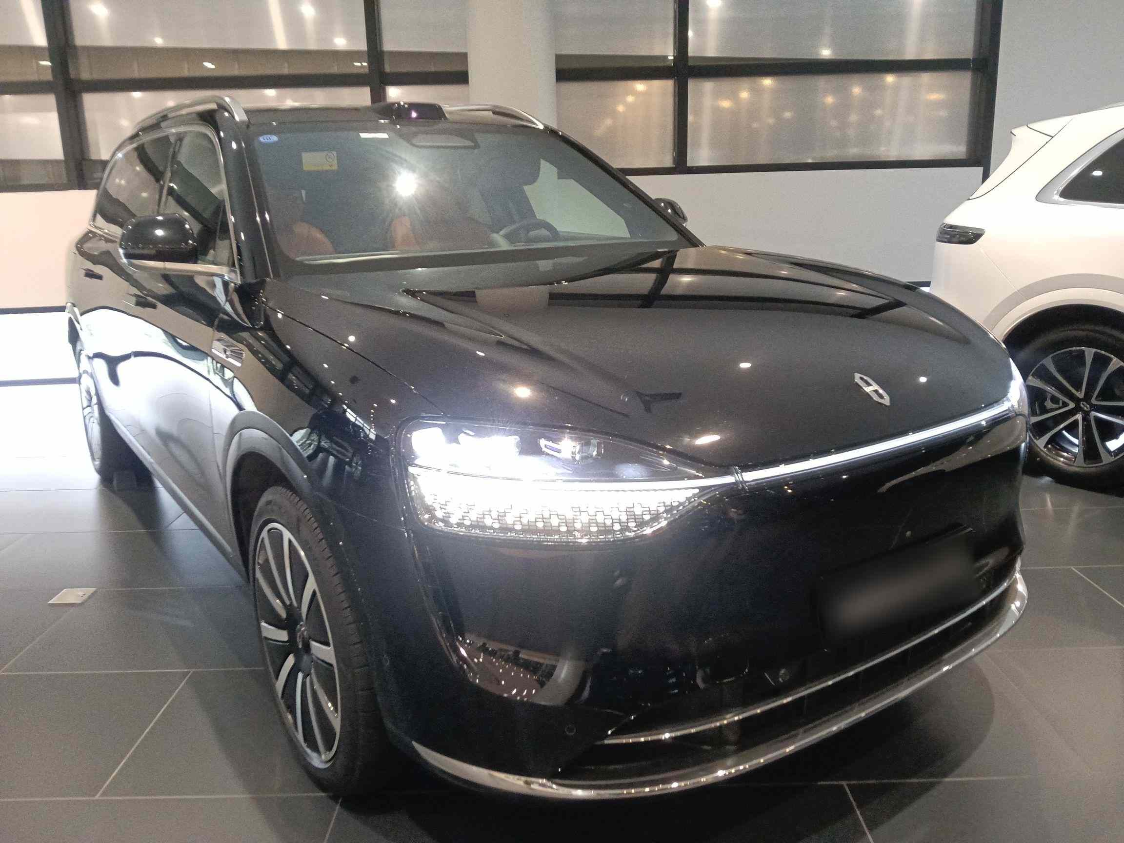 鸿蒙智行 问界M9 2024款 增程 Ultra版 42kWh 6座版(5)