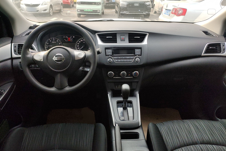 日产 轩逸 2019款 经典 1.6XE CVT舒适版中控内饰12