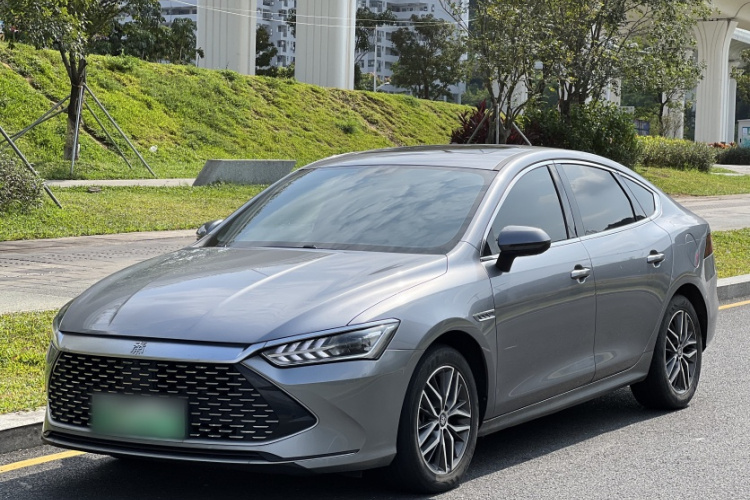 比亚迪 秦PLUS 2023款 冠军版 DM-i 55KM超越型车身外观1