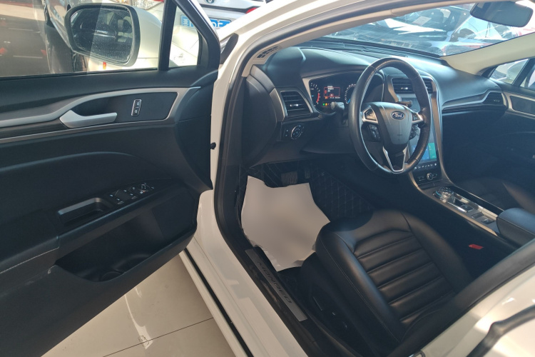 福特 蒙迪欧 2020款 EcoBoost 180 时尚型中控内饰20