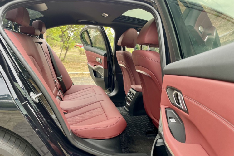 宝马3系 2024款 325i M运动曜夜套装中控内饰7006