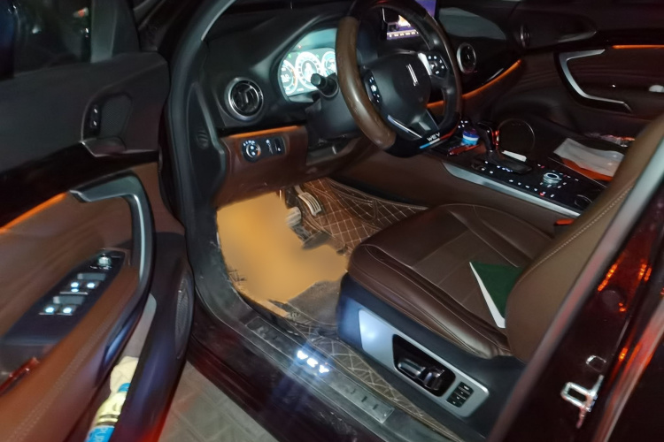 魏牌 VV7 2017款 2.0T 旗舰型中控内饰7003