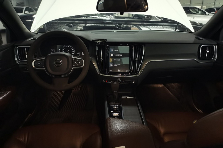 沃尔沃S60 2020款 T4 智逸豪华版中控内饰12