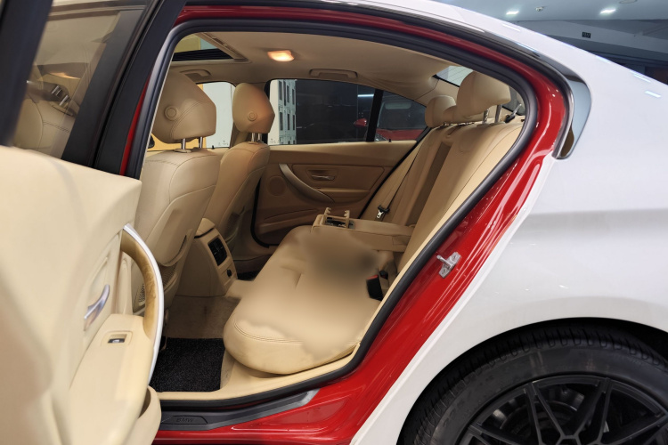 宝马3系 2015款 320i 超悦版时尚型车身外观6008