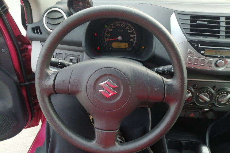 铃木 奥拓 2013款 1.0L 自动豪华型局部细节13