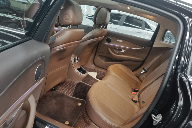 奔驰E级 2021款 改款 E 300 L 时尚型中控内饰21