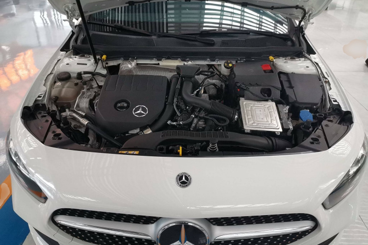 奔驰A级 2022款 改款三 A 200 L 运动轿车时尚型机舱底盘24