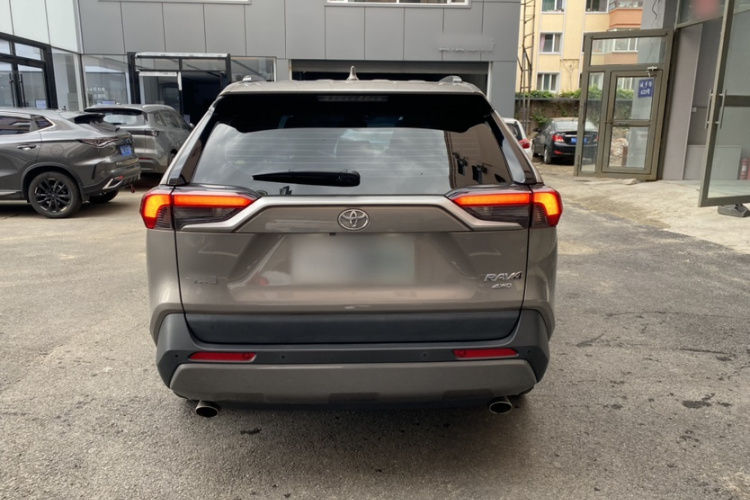 丰田 RAV4荣放 2020款 2.0L CVT四驱尊贵版车身外观6004