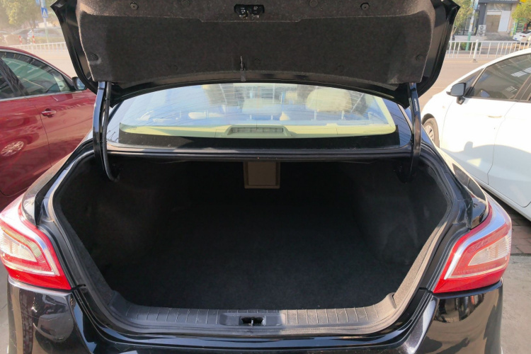 日产 天籁 2013款 2.0L XL舒适版机舱底盘23