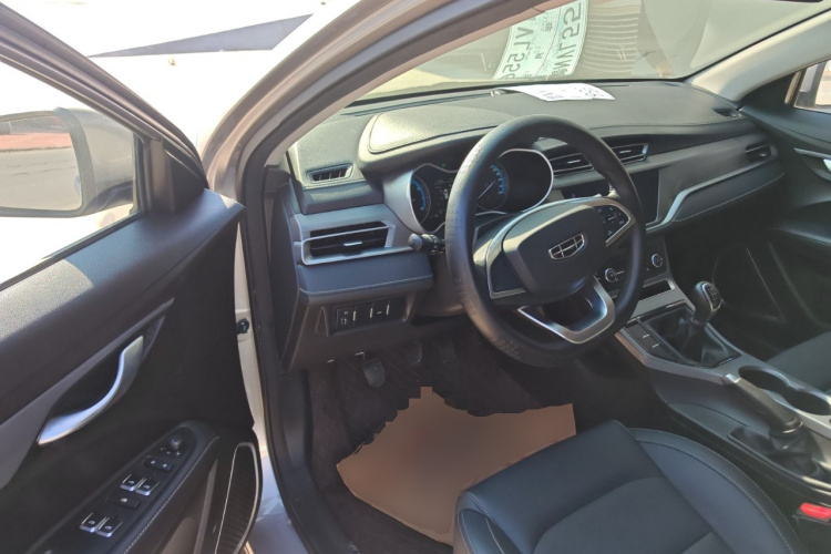 吉利汽车 帝豪 2021款 UP 1.5L 手动豪华型中控内饰7003