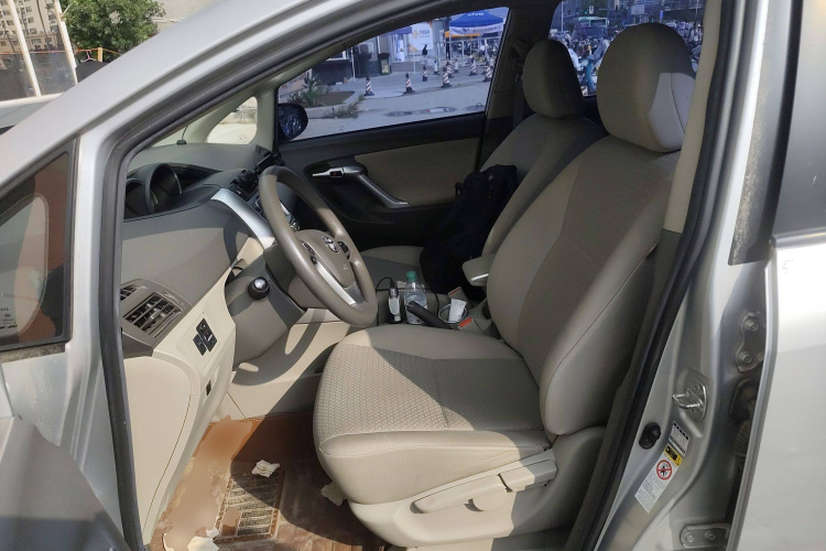 丰田 逸致 2014款 星耀 180E CVT精英版中控内饰19