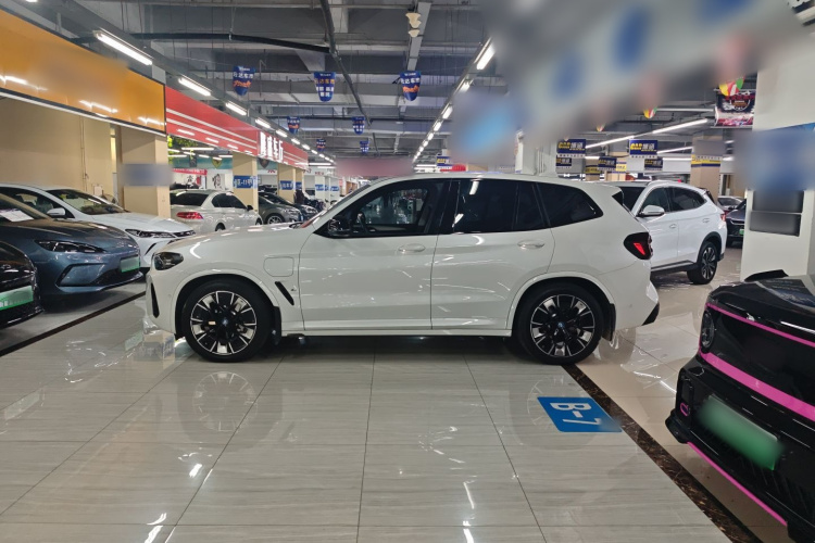 宝马iX3 2024款 创领型车身外观4