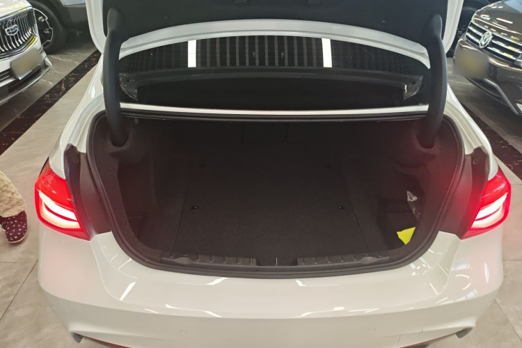 宝马3系 2019款 320Li M运动套装机舱底盘23